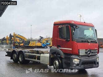 2014-mercedes-benz-antos-2632-1403817-44863717