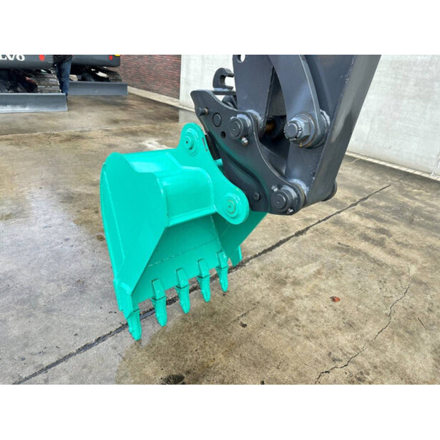 2016 اي اتش اي 50V4-44878989