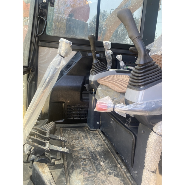 2023 Komatsu PC56-44880261