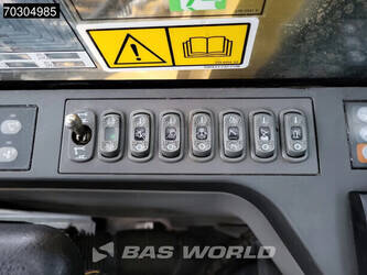 2017-caterpillar-352f-1404074-44886800