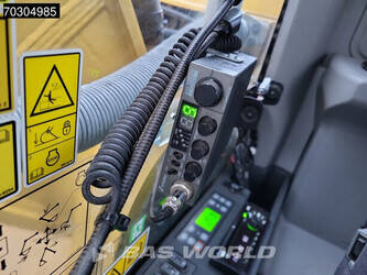 2017-caterpillar-352f-1404074-44886802