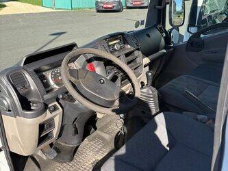 2011-renault-maxity-1404261-44901403