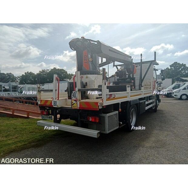 2022 Renault D-44901528