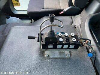 2011-renault-premium-1404284-44901768