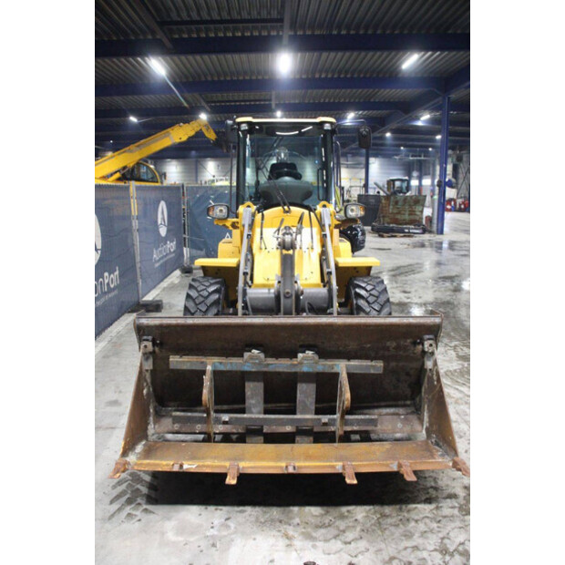 2016 فولفو L30G-44902849