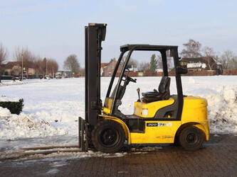 صورة ل رافعات شوكية 2012 هيونداي 30D-7E