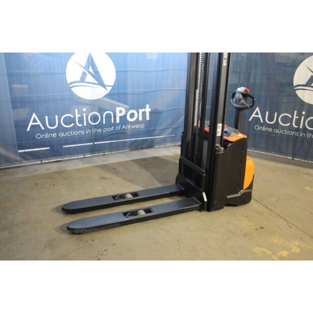 2019 Toyota SWE100-44903981