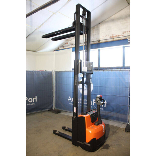 2019 Toyota SWE100-44903994