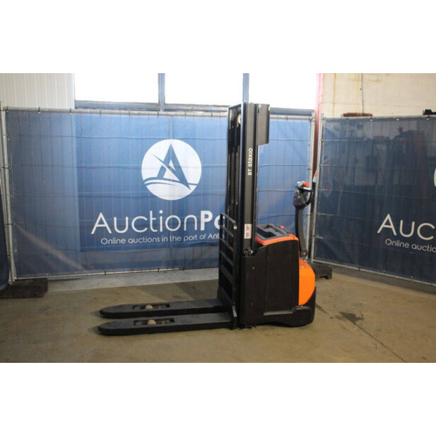 2017 Toyota SWE140L-44904063