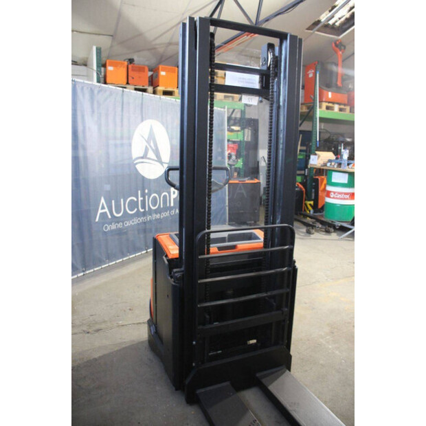 2017 Toyota SWE140L-44904067