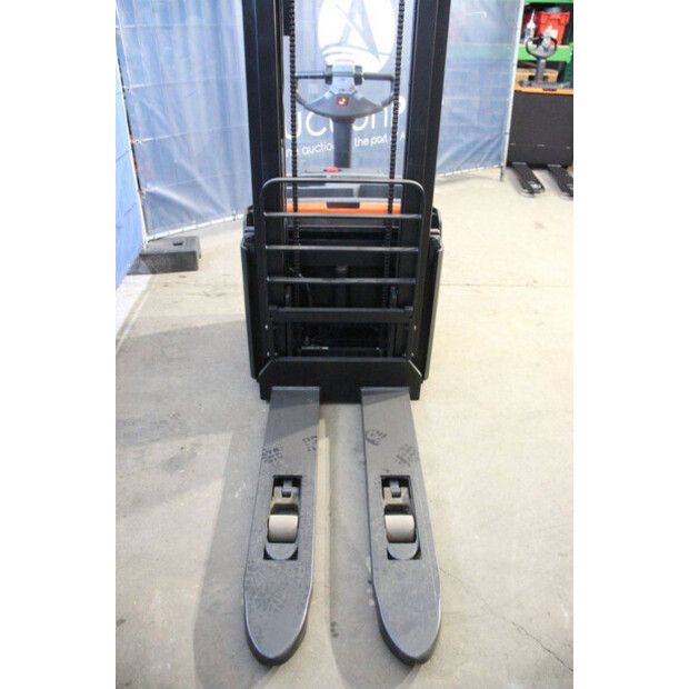 2017 Toyota SWE140L-44904068