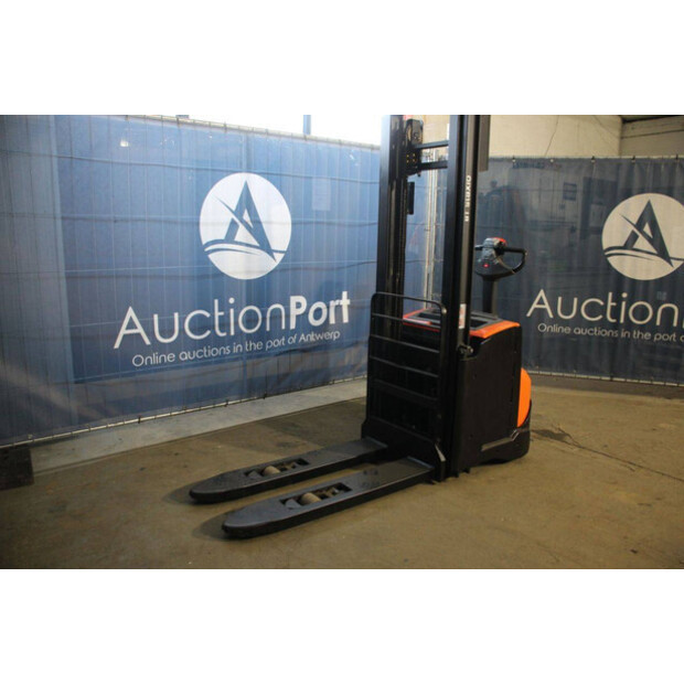 2017 Toyota SWE140L-44904069