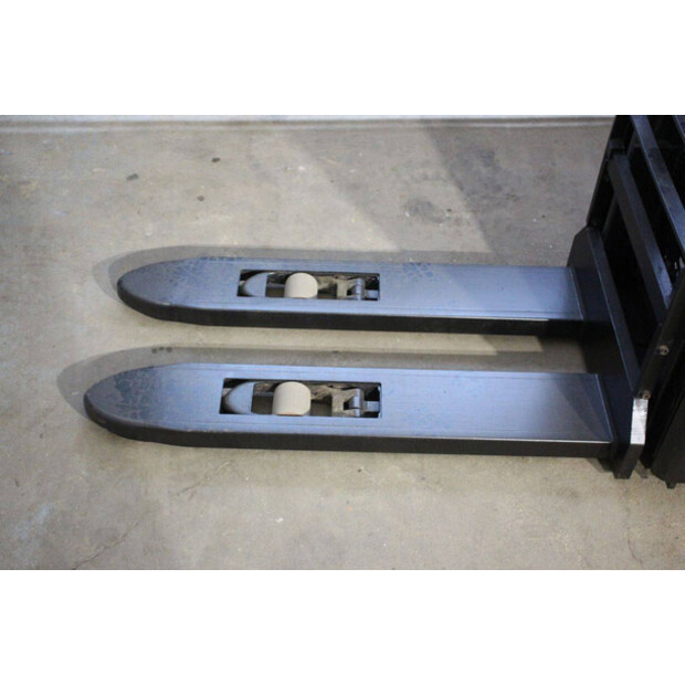 2017 Toyota SWE140L-44904071