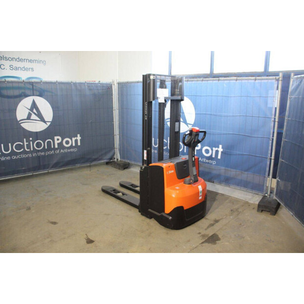 2018 Toyota SWE120-44904109