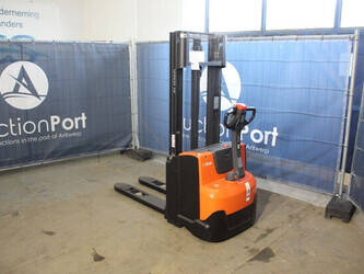 2018-toyota-swe120-1404356-44904109