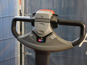 2018-toyota-swe120-1404356-44904122