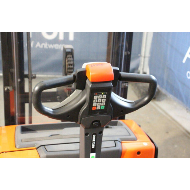 2018 Toyota SWE120-44904143