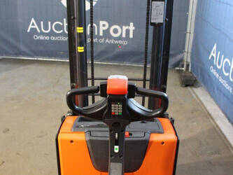 2017-toyota-swe140l-44904156