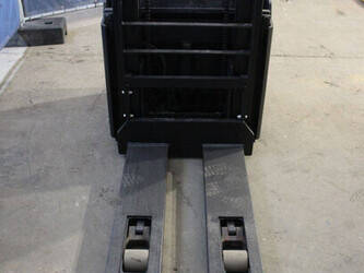 2017-toyota-swe140l-44904159