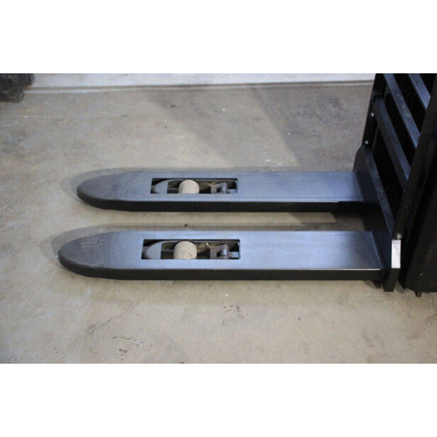 2017 تويوتا SWE140L-44904162