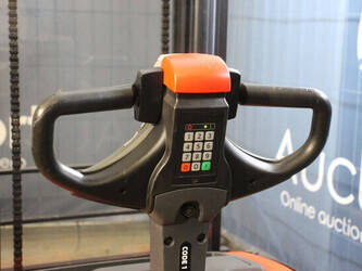 2017-toyota-swe140l-44904166