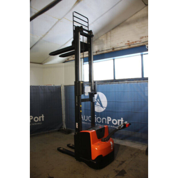 2017 تويوتا SWE140L-44904174