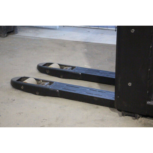 2017 تويوتا SWE140L-44904176