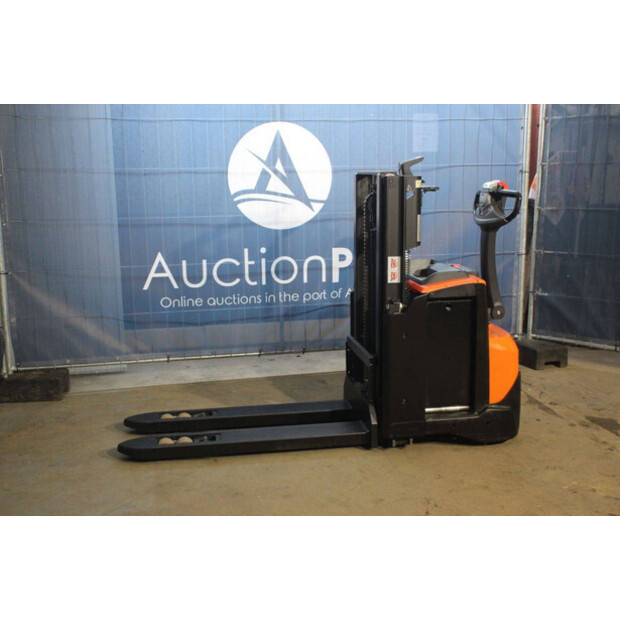 2020 Toyota SWE200D-44904177