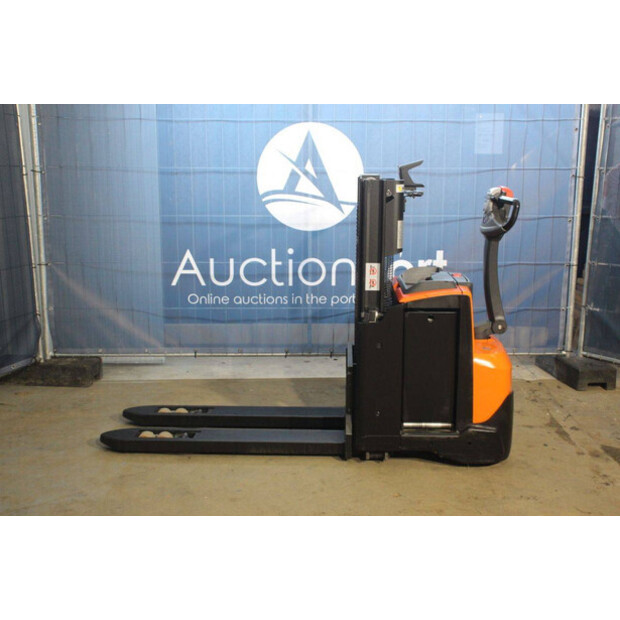 2020 Toyota SWE200D-44904178