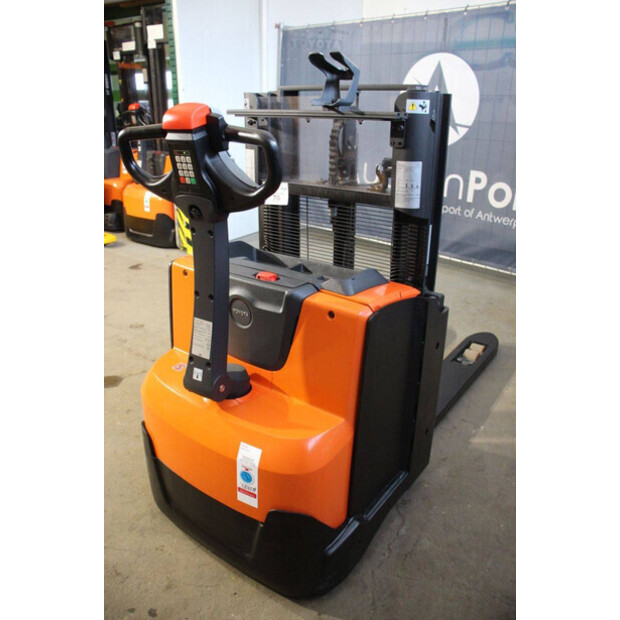 2020 Toyota SWE200D-44904181