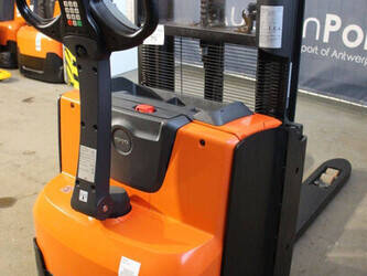 2020-toyota-swe200d-1404359-44904181