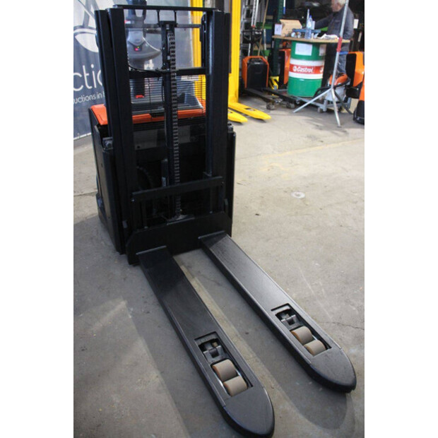 2020 Toyota SWE200D-44904182