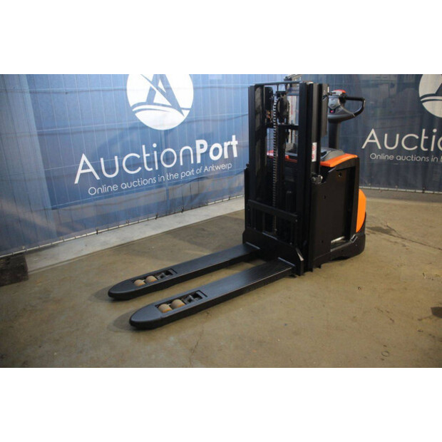 2020 Toyota SWE200D-44904184