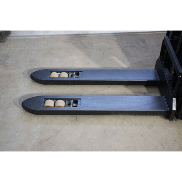 2020 Toyota SWE200D-44904186