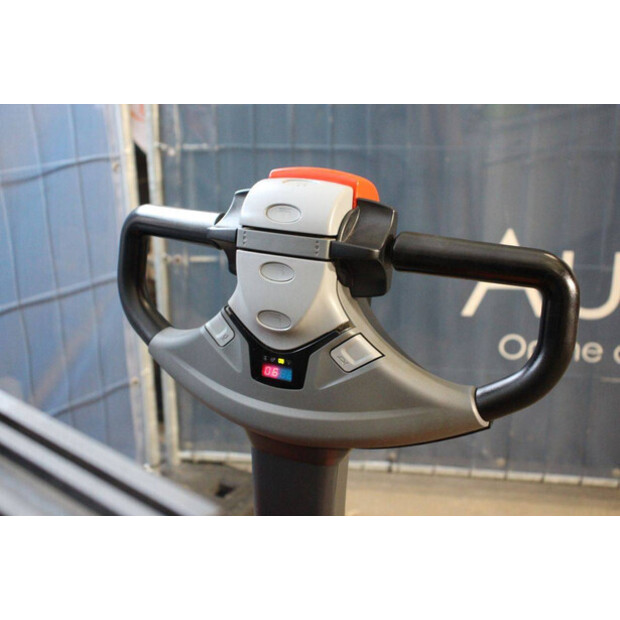 2020 Toyota SWE200D-44904192