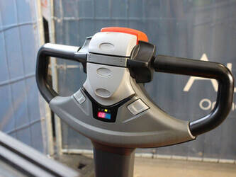 2020-toyota-swe200d-1404359-44904192