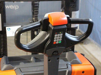 2020-toyota-swe200d-1404359-44904193