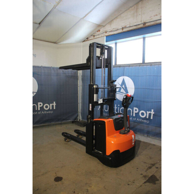 2020 Toyota SWE200D-44904198