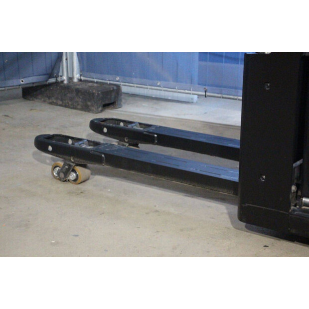 2020 Toyota SWE200D-44904199