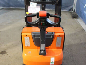 2020-toyota-swe200d-1404360-44904204