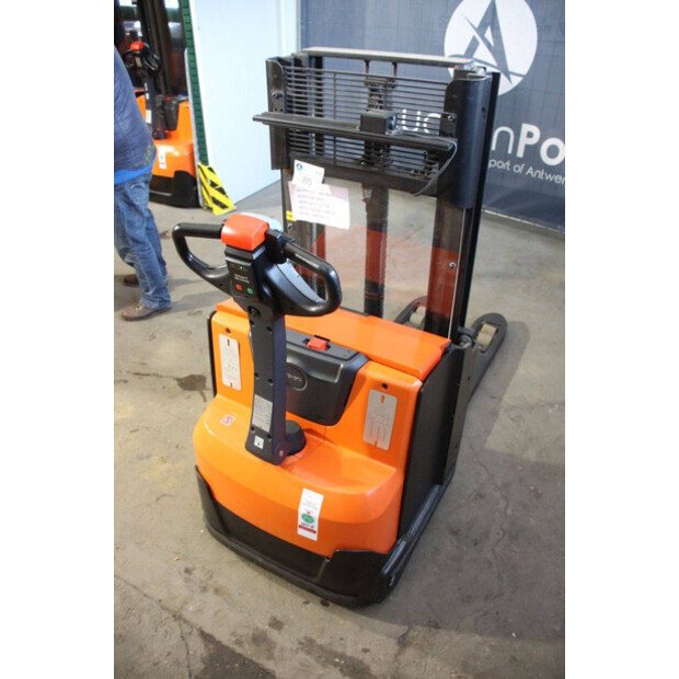 2020 Toyota SWE200D-44904205