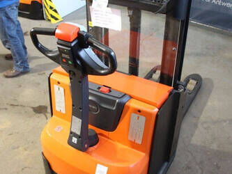 2020-toyota-swe200d-1404360-44904205