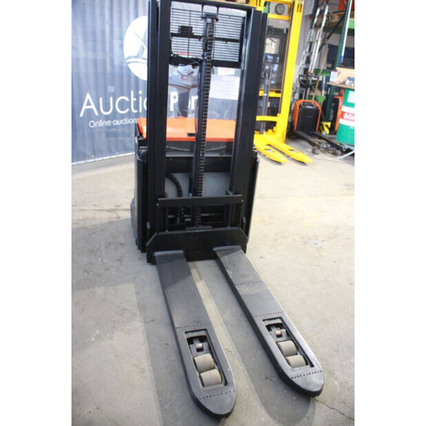 2020 Toyota SWE200D-44904206