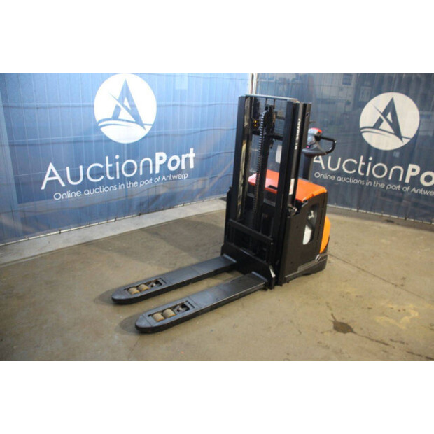 2020 Toyota SWE200D-44904208