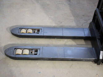 2020-toyota-swe200d-1404360-44904210