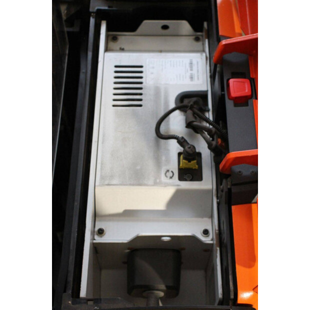 2020 Toyota SWE200D-44904212