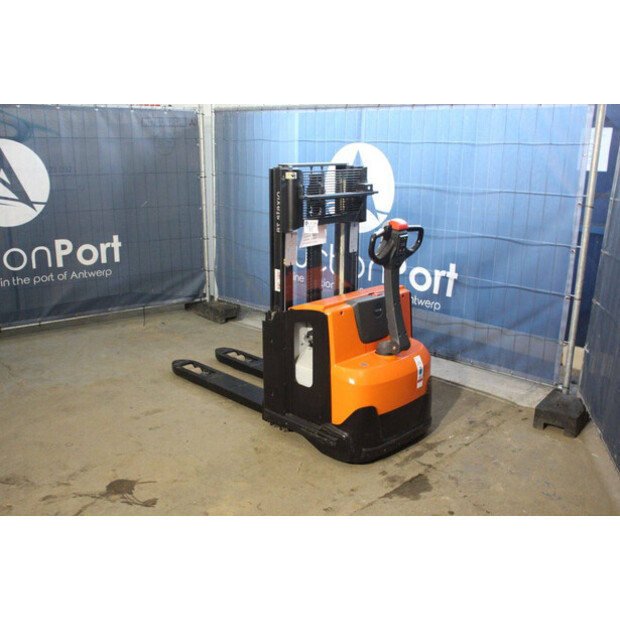 2020 Toyota SWE200D-44904247