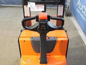 2020-toyota-swe200d-1404362-44904248