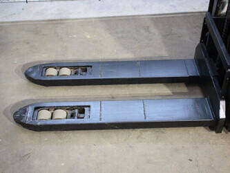 2020-toyota-swe200d-1404362-44904254