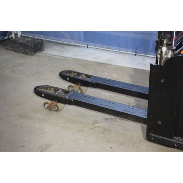 2020 Toyota SWE200D-44904267